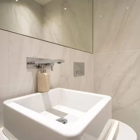 Reference T1 2nd Floor Lissabon