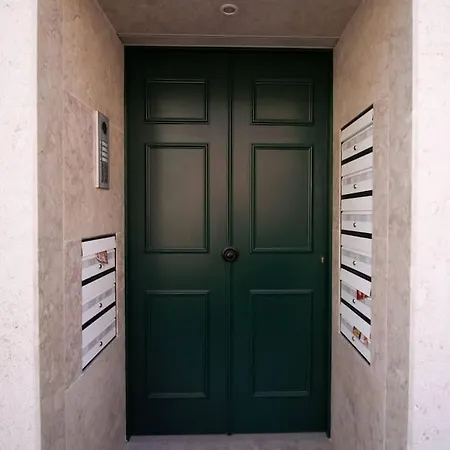 Reference T1 2nd Floor * Lizbona